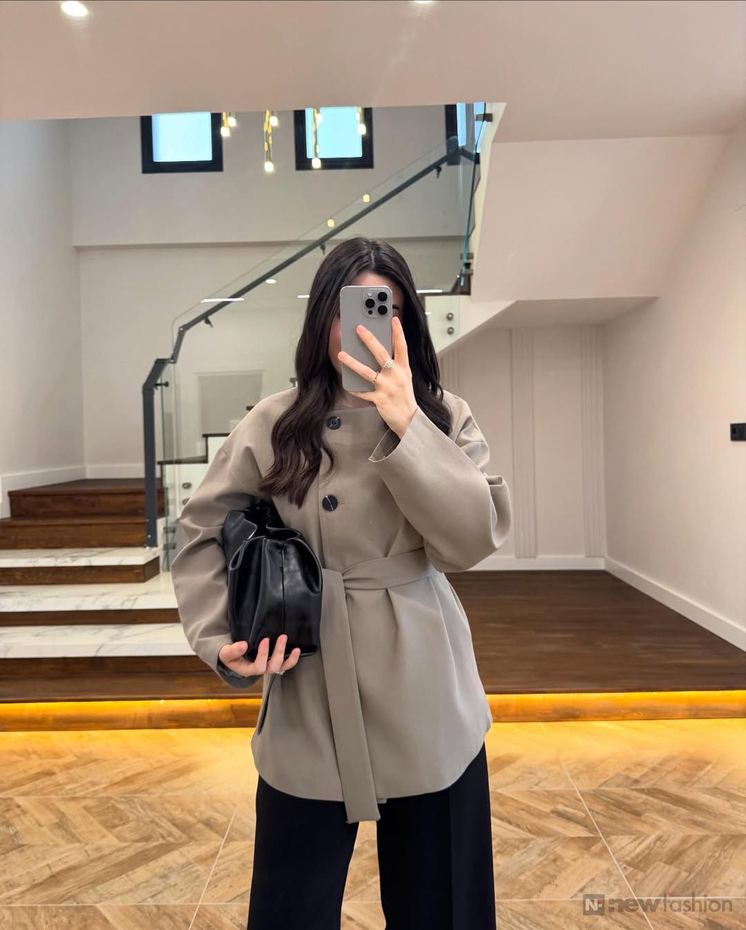 هل سئمتِ من عناء تنسيق الإطلالات؟ أنسومبل ريڤا: مفتاحك السحري لتألق فوري وجاذبية لا تُنسى! ✨